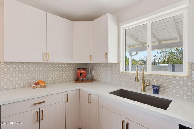 1502 E HATCHER Road, Phoenix, AZ 85020