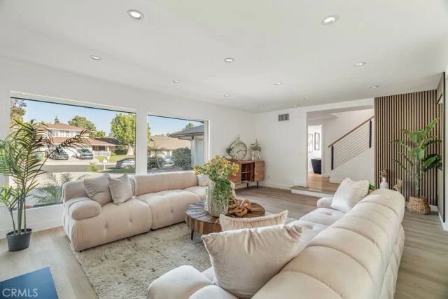 11111 Vanalden, Porter Ranch, CA 91326