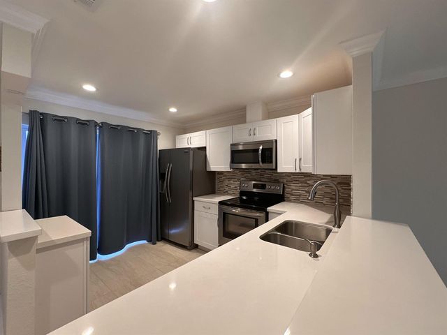 9638 NW 65th Street C10, Tamarac, FL 33321