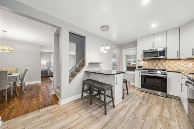1395 Peterson Dr, Jefferson Hills, PA 15025