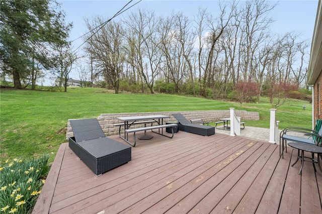 1395 Peterson Dr, Jefferson Hills, PA 15025