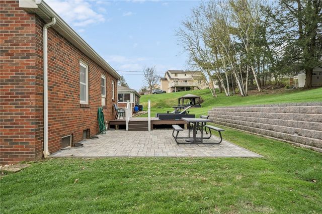 1395 Peterson Dr, Jefferson Hills, PA 15025