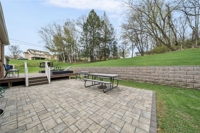 1395 Peterson Dr, Jefferson Hills, PA 15025