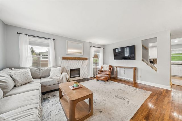1395 Peterson Dr, Jefferson Hills, PA 15025