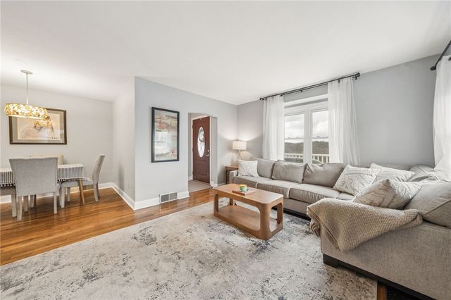 1395 Peterson Dr, Jefferson Hills, PA 15025