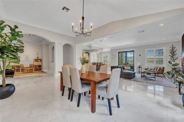 3950 W Hibiscus St, Weston, FL 33332