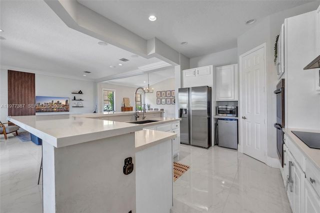 3950 W Hibiscus St, Weston, FL 33332