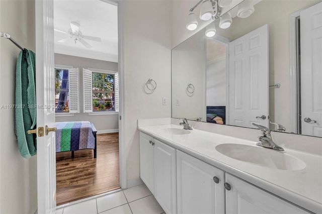 3950 W Hibiscus St, Weston, FL 33332