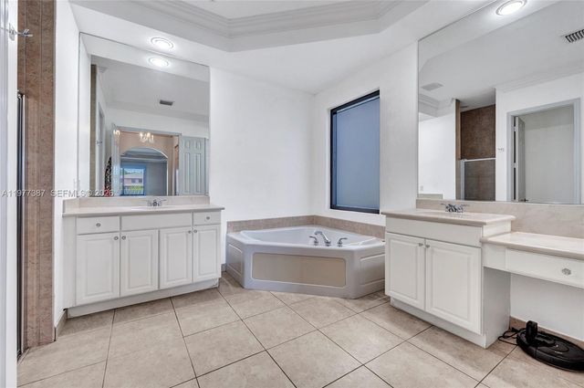 3950 W Hibiscus St, Weston, FL 33332