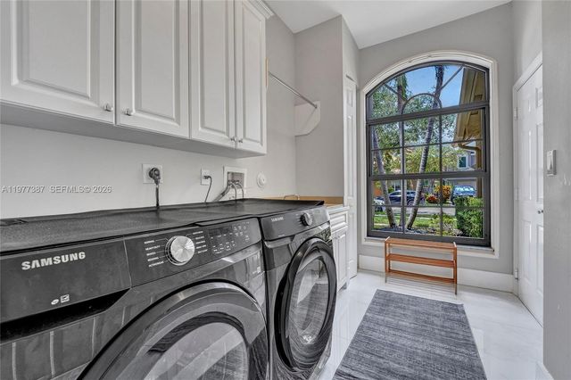 3950 W Hibiscus St, Weston, FL 33332