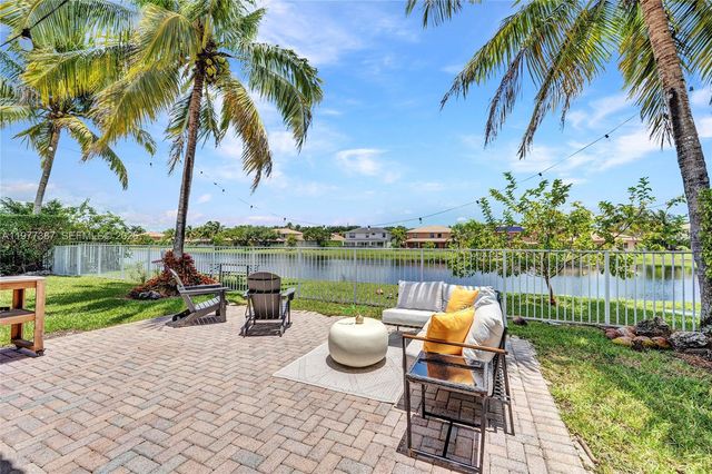 3950 W Hibiscus St, Weston, FL 33332