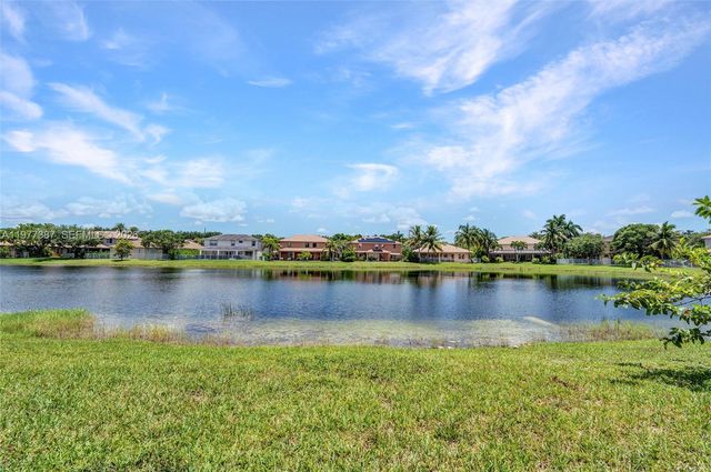 3950 W Hibiscus St, Weston, FL 33332