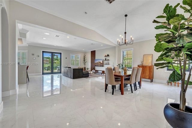 3950 W Hibiscus St, Weston, FL 33332