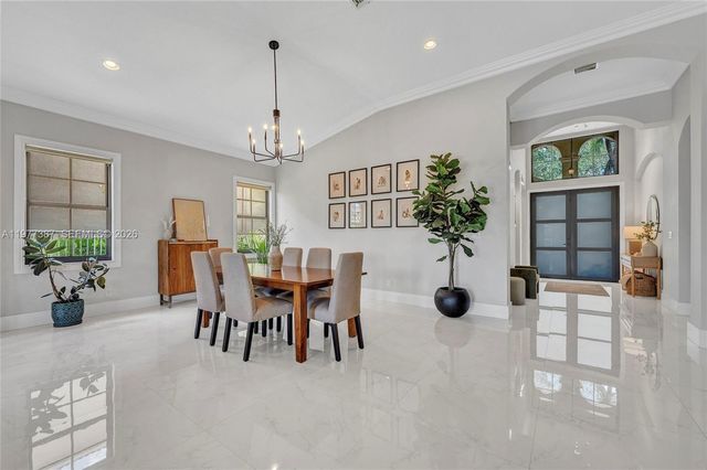 3950 W Hibiscus St, Weston, FL 33332