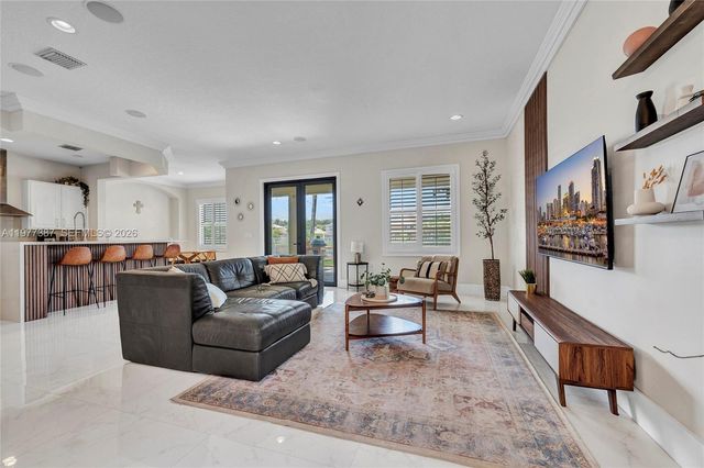 3950 W Hibiscus St, Weston, FL 33332