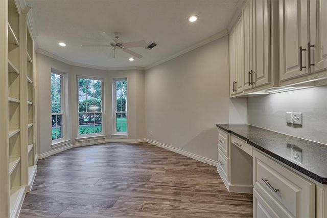 62 N Turtle Rock Court, The Woodlands, TX 77381