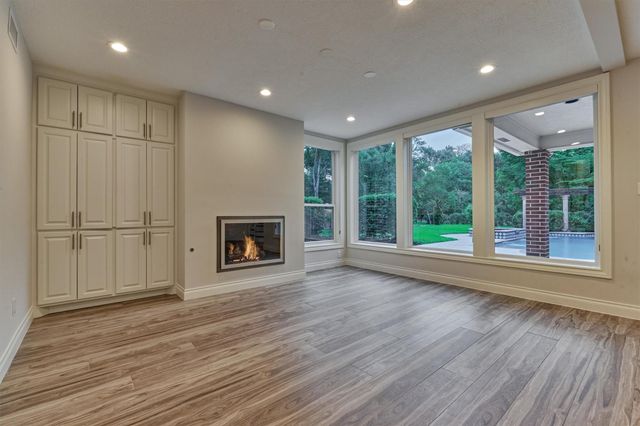 62 N Turtle Rock Court, The Woodlands, TX 77381