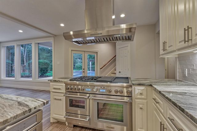 62 N Turtle Rock Court, The Woodlands, TX 77381