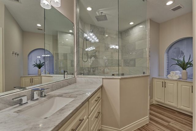 62 N Turtle Rock Court, The Woodlands, TX 77381