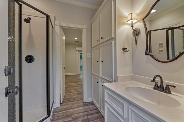 62 N Turtle Rock Court, The Woodlands, TX 77381