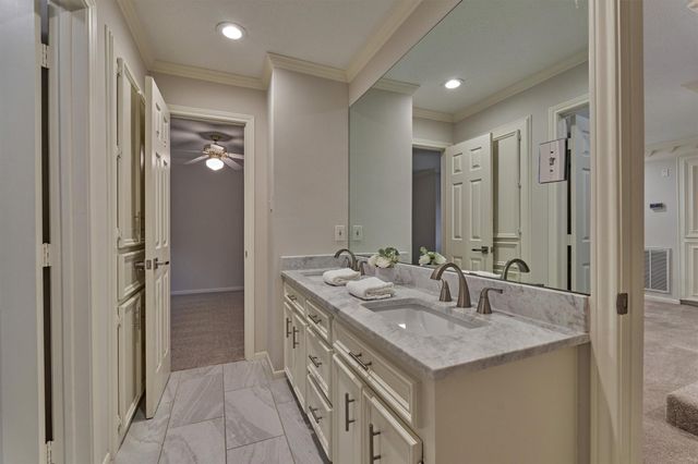 62 N Turtle Rock Court, The Woodlands, TX 77381