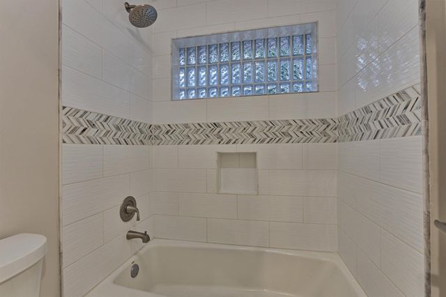 62 N Turtle Rock Court, The Woodlands, TX 77381