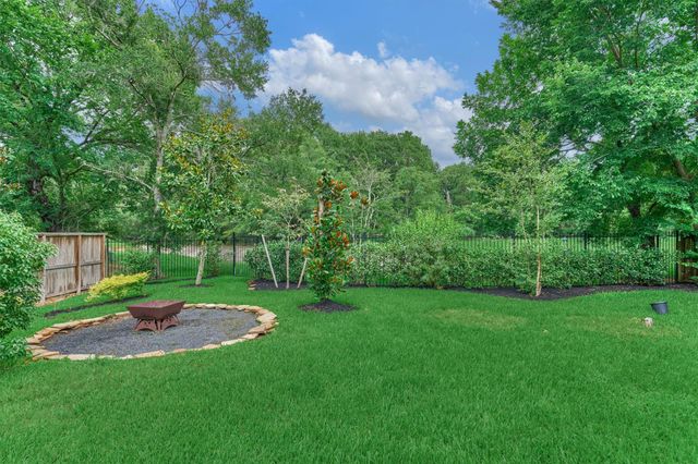 62 N Turtle Rock Court, The Woodlands, TX 77381