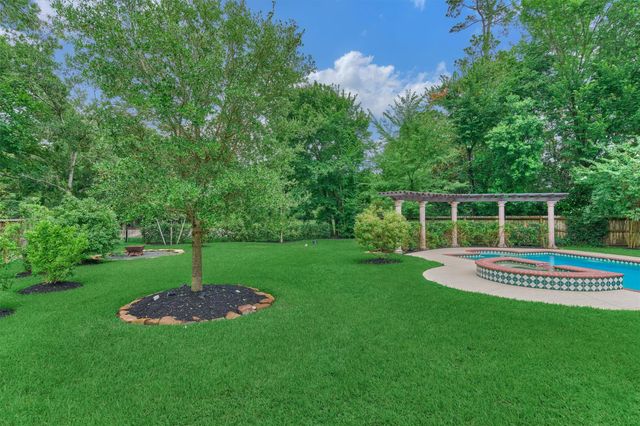 62 N Turtle Rock Court, The Woodlands, TX 77381