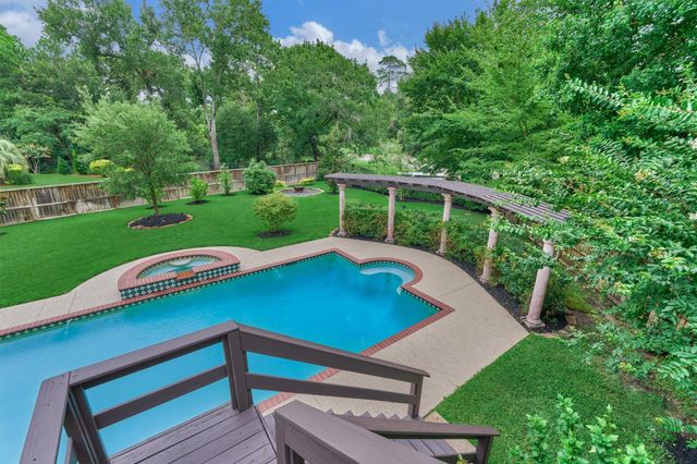 62 N Turtle Rock Court, The Woodlands, TX 77381