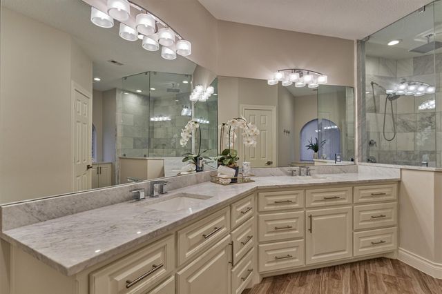 62 N Turtle Rock Court, The Woodlands, TX 77381