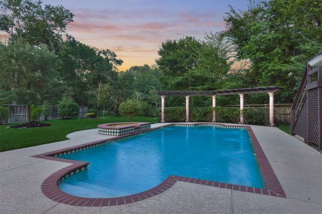 62 N Turtle Rock Court, The Woodlands, TX 77381