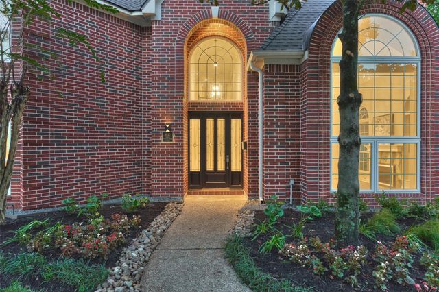 62 N Turtle Rock Court, The Woodlands, TX 77381