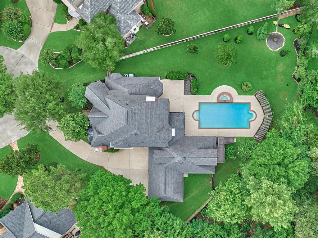 62 N Turtle Rock Court, The Woodlands, TX 77381