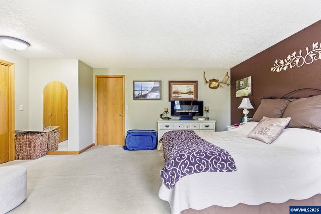 1987 Cunningham Ln S, Salem, OR 97302