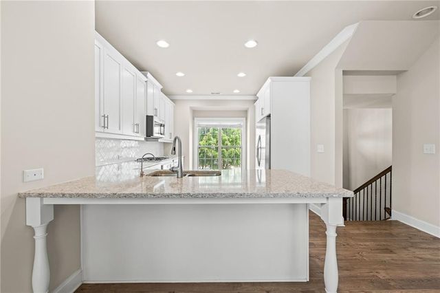 1098 Township Square, Alpharetta, GA 30022