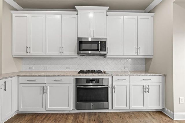 1098 Township Square, Alpharetta, GA 30022