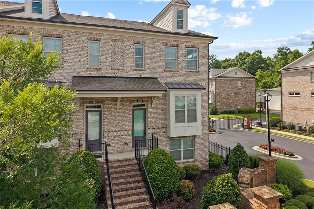 1098 Township Square, Alpharetta, GA 30022