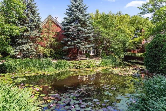 22 Regent Wood Road, Northfield, IL 60093
