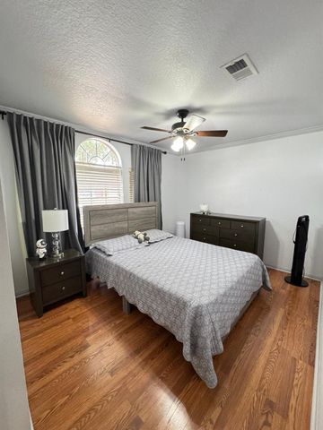 7703 Omaha Drive, Baytown, TX 77521