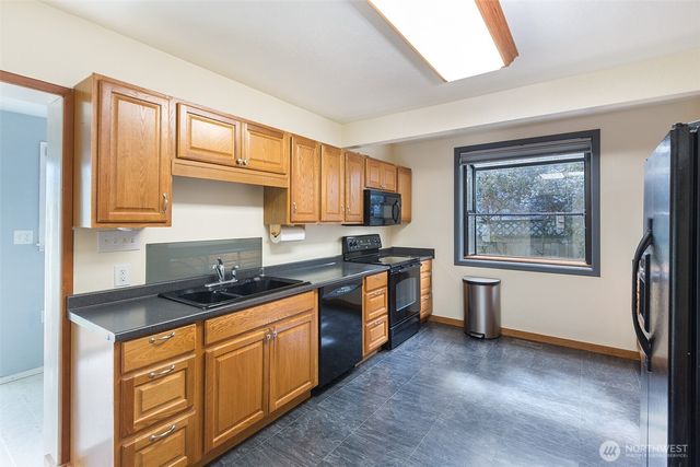 221 W 15th Street, Port Angeles, WA 98362