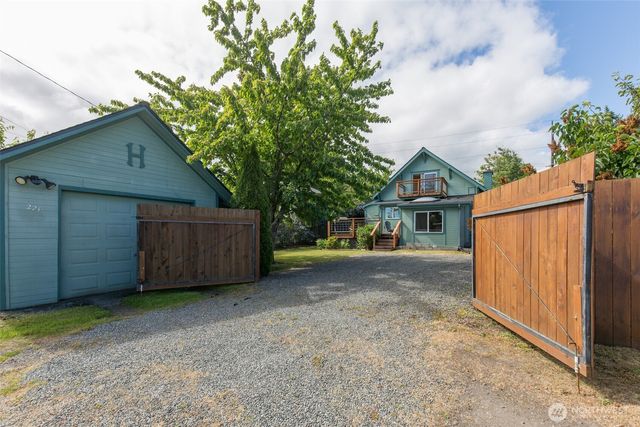 221 W 15th Street, Port Angeles, WA 98362