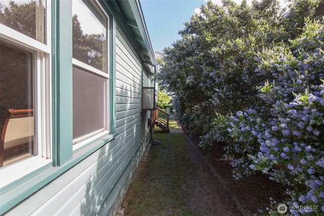 221 W 15th Street, Port Angeles, WA 98362
