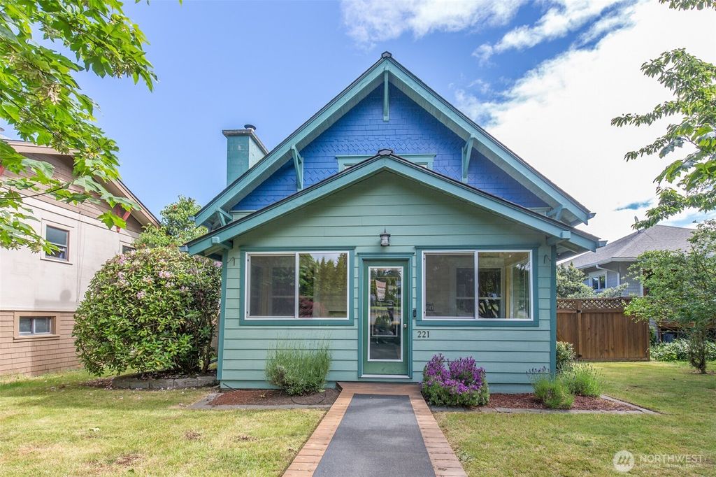 221 W 15th Street, Port Angeles, WA 98362