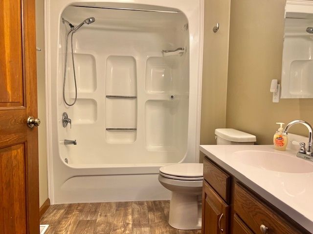 4 Birchwood Drive, Blue Grass, IA 52726