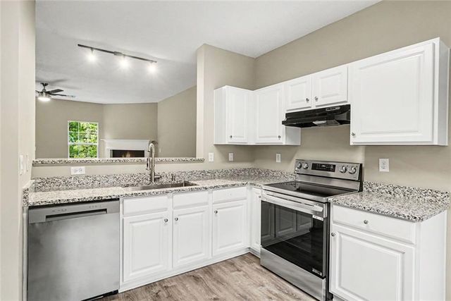 402 Heritage Park Trace NW 21, Kennesaw, GA 30144