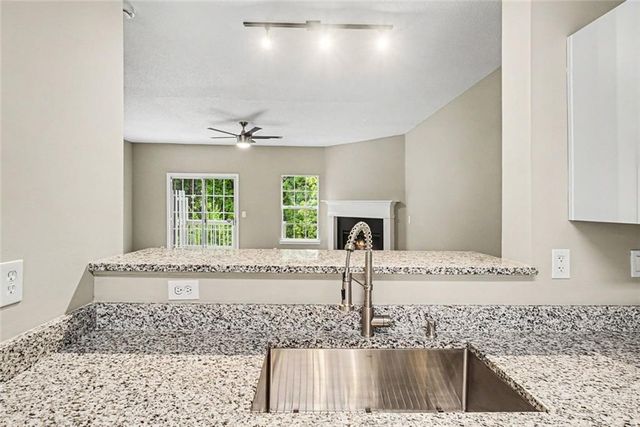 402 Heritage Park Trace NW 21, Kennesaw, GA 30144