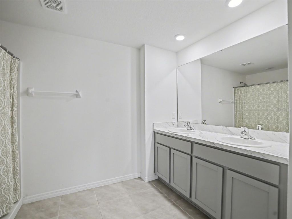 Image 21 of property listing at 11454 STONE PINE STREET, Riverview, FL 33569