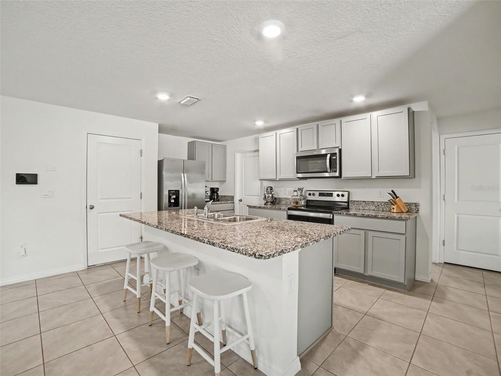 Image 8 of property listing at 11454 STONE PINE STREET, Riverview, FL 33569