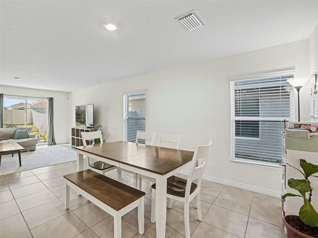 Image 10 of property listing at 11454 STONE PINE STREET, Riverview, FL 33569