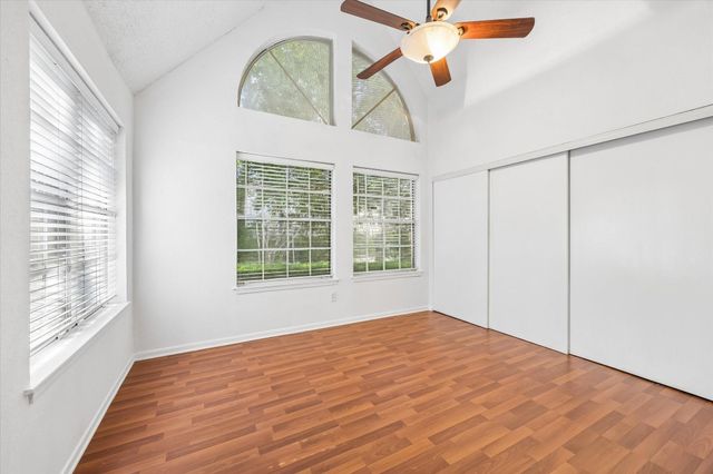 2425 Holly Hall Street 143, Houston, TX 77054